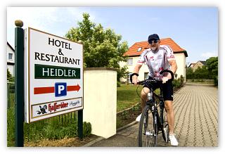 Hotelinhaber startet Fahrradtour...